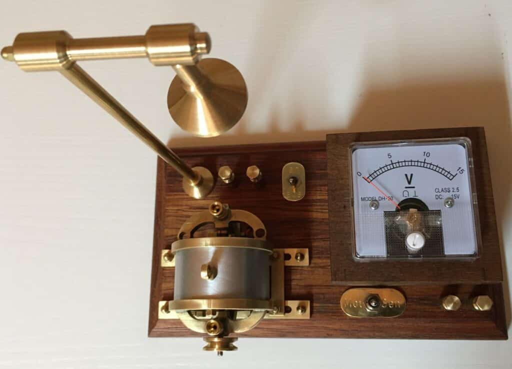 Generator auf Grundplatte mit Voltmeter