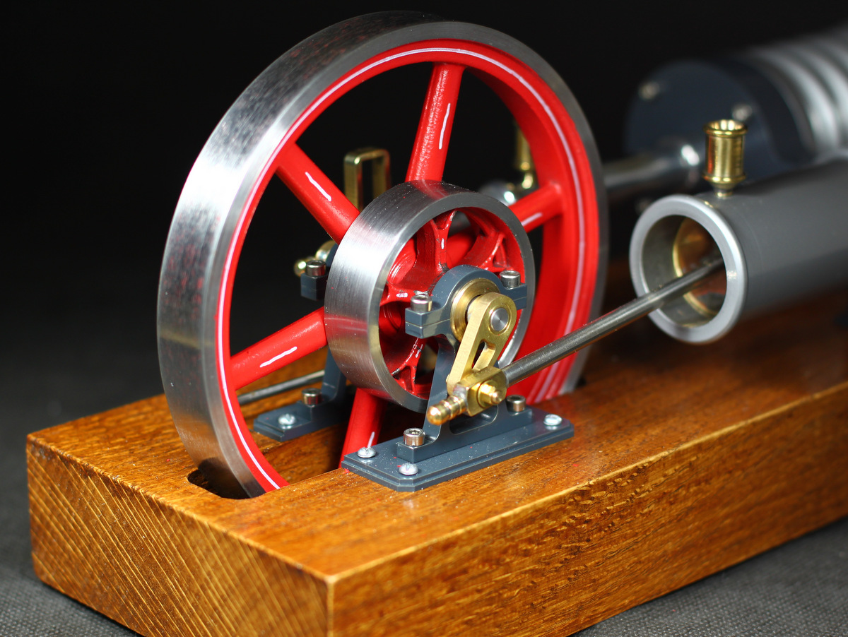 Schwungrad und Riemenscheibe vom Modellbau Stirlingmotor