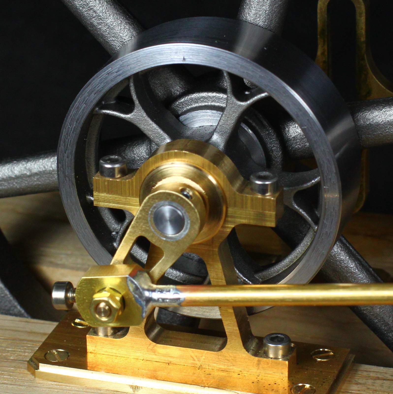Riemenscheibe auf einem Stirlingmotor