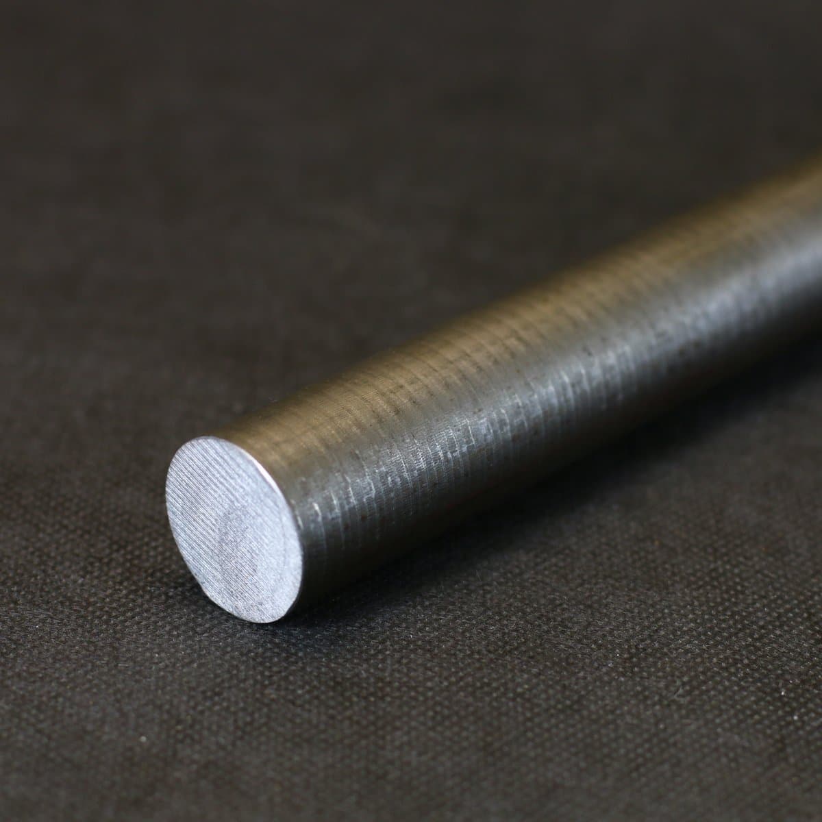 grauguss-gg25-rund-modellbau Geschälte Grauguss Rundstange für Kolben im Modellbau