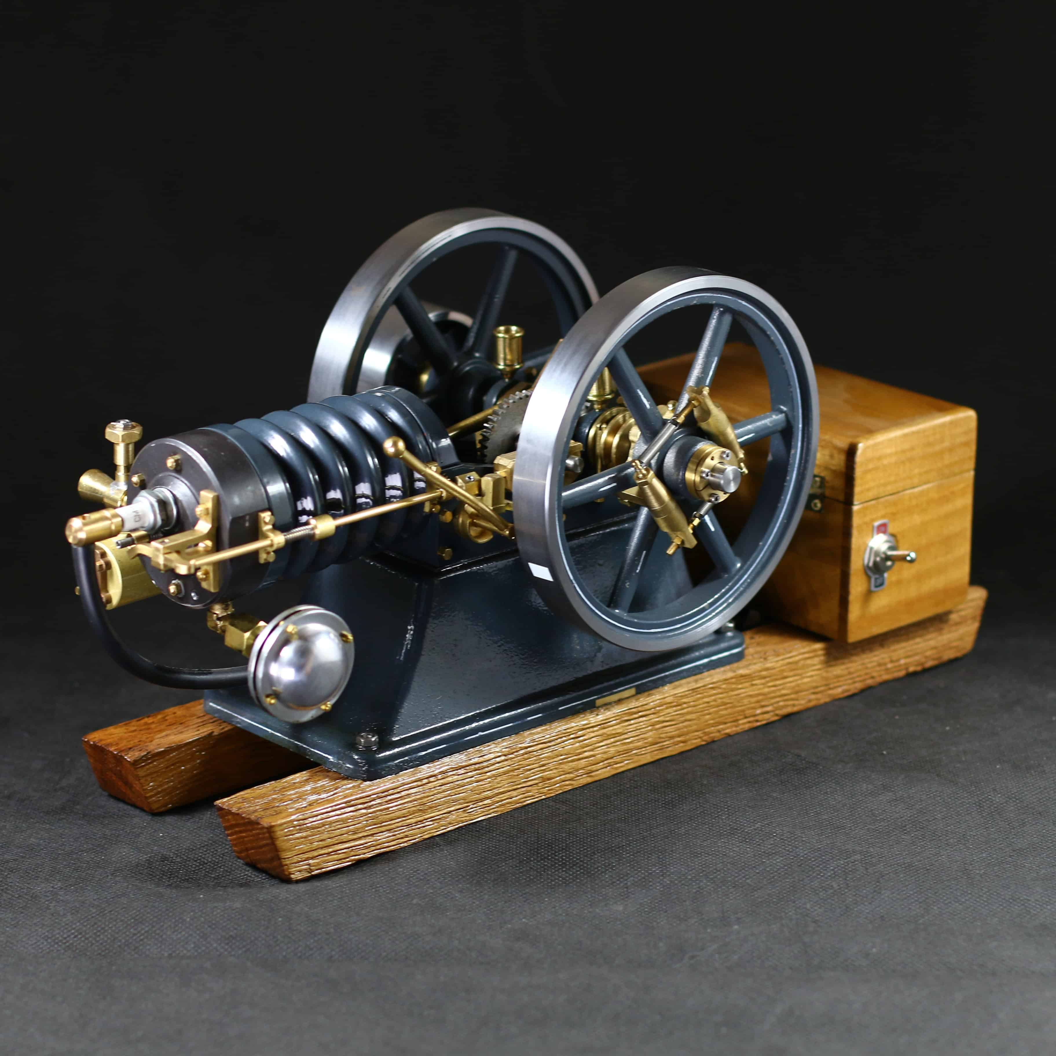 Karl-stationaermotor-modellbau Stationärmotor mit Hit & Miss Steuerung