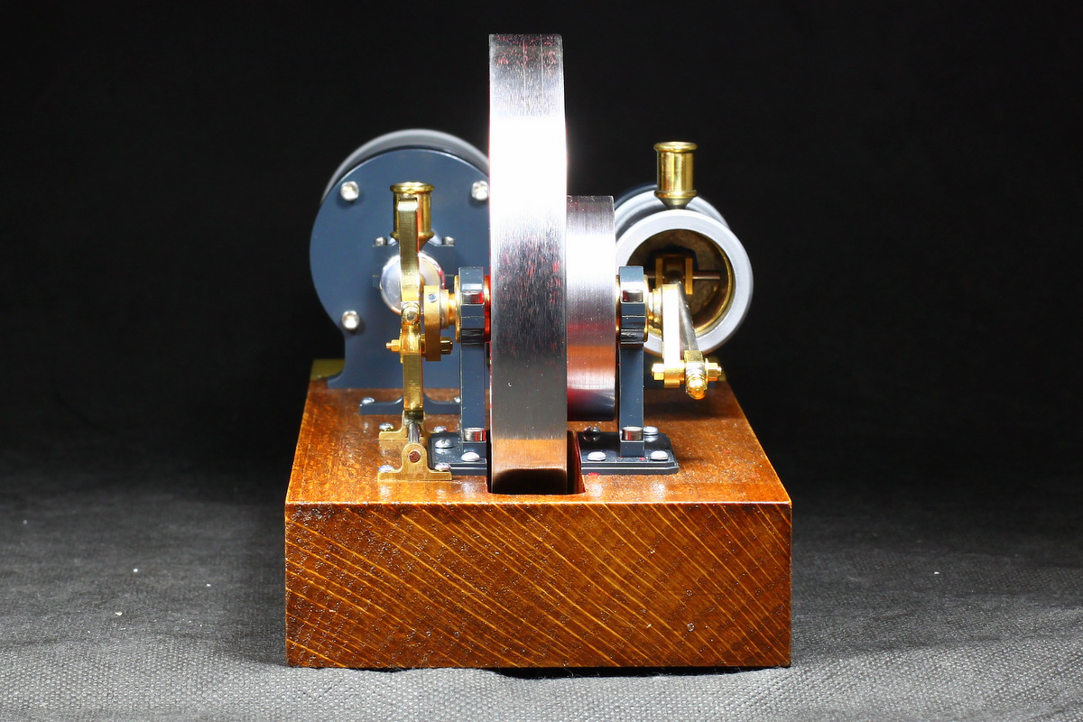 Rückansicht vom Modellbau Stirlingmotor