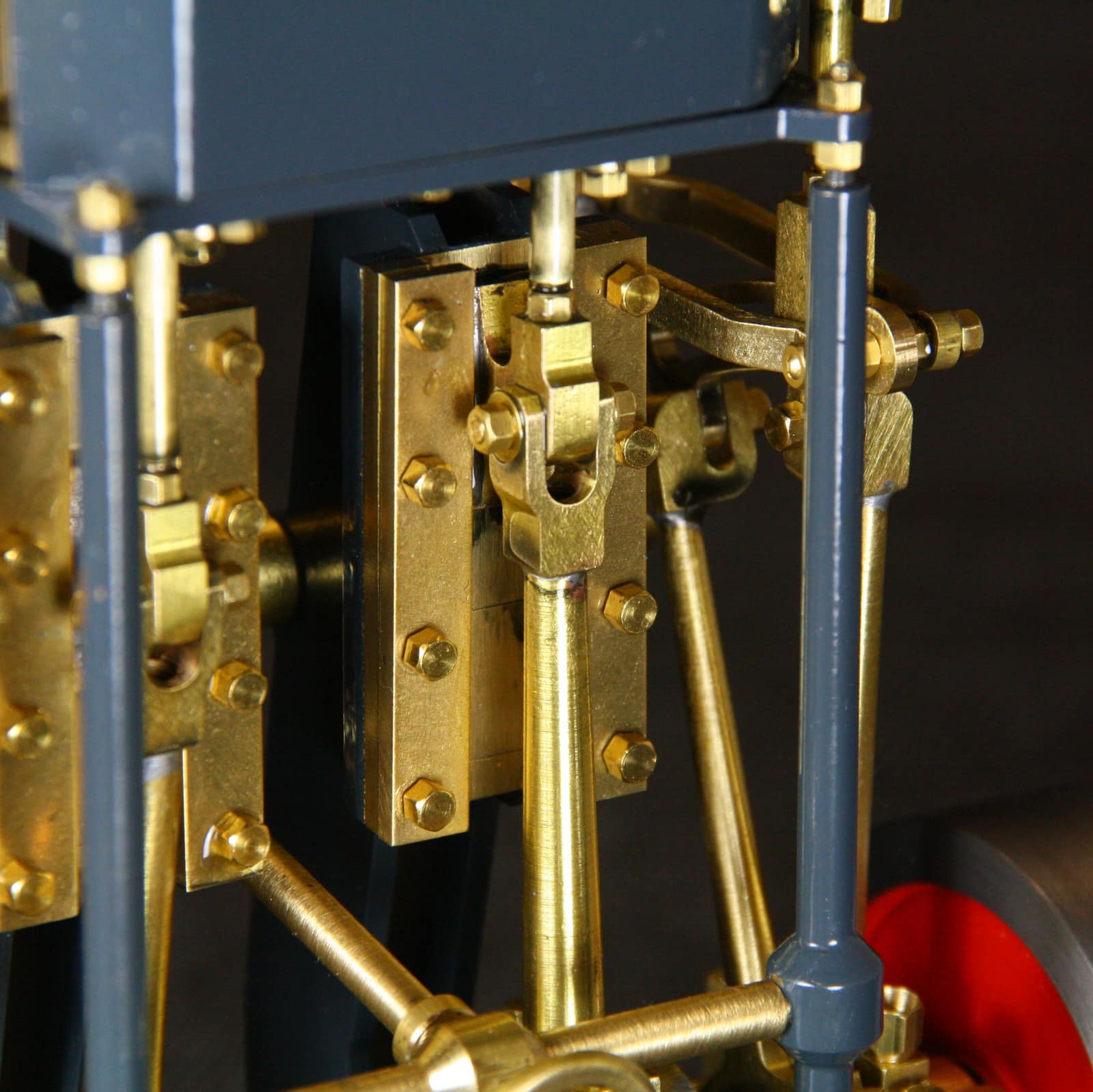 Dampfmaschine-tobias-pleu Kolbenstangen Führung von der Dampfmaschine