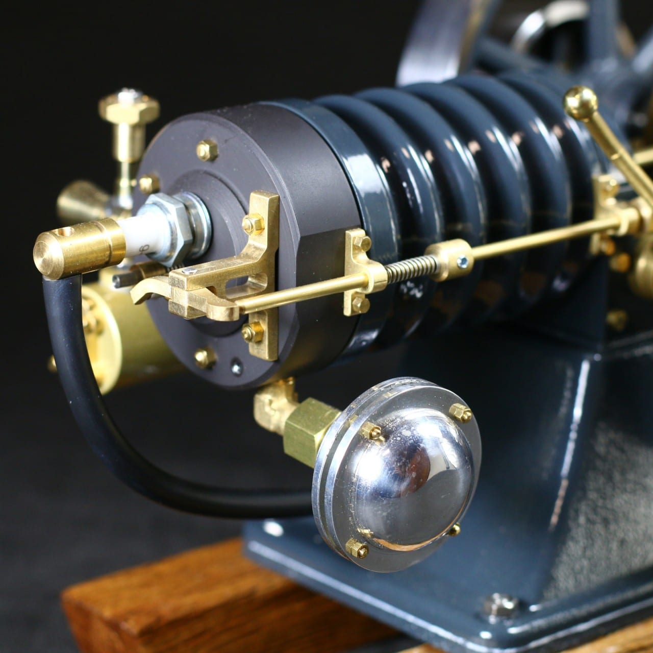 Stationary motor 
